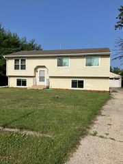 10525 3rd AVENUE, Pleasant Prairie, WI 53158