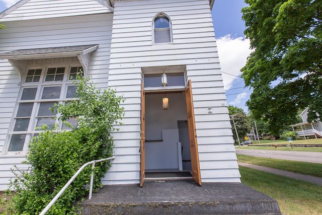 31 Vine Street, Hillsdale, MI 49242