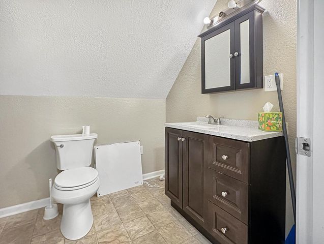 3758 E Layton AVENUE, Cudahy, WI 53110