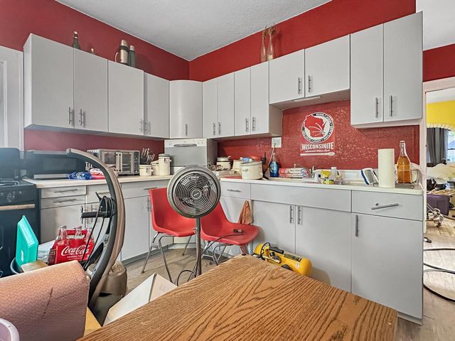 3758 E Layton AVENUE, Cudahy, WI 53110
