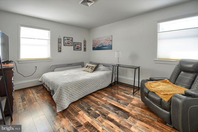 1001 LAKEVIEW TER, Pennsburg, PA 18073