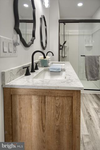 1001 LAKEVIEW TER, Pennsburg, PA 18073