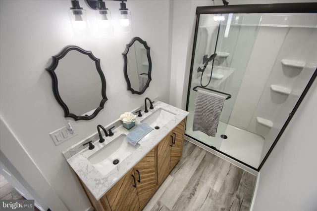 1001 LAKEVIEW TER, Pennsburg, PA 18073