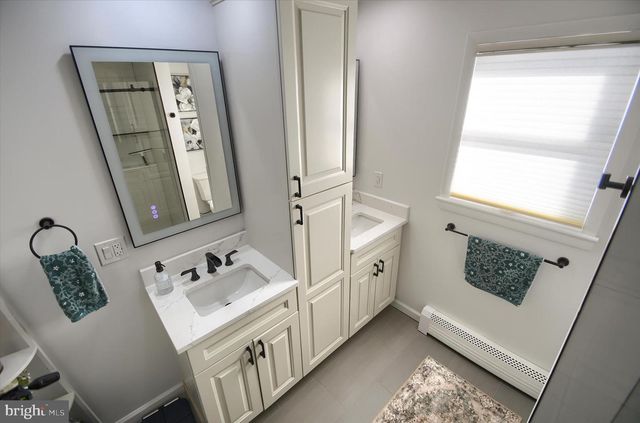 1001 LAKEVIEW TER, Pennsburg, PA 18073