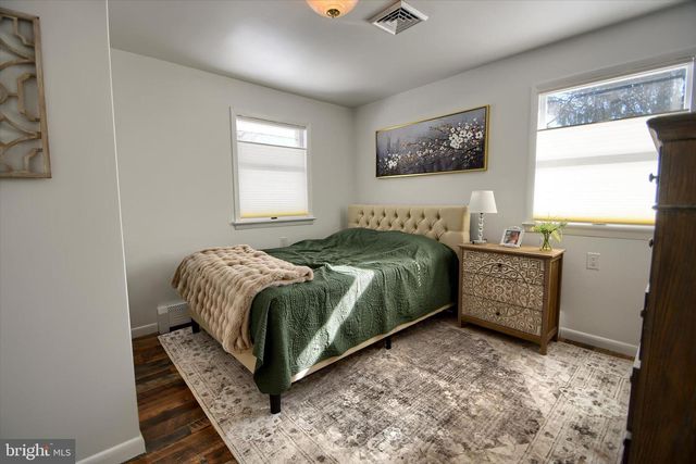 1001 LAKEVIEW TER, Pennsburg, PA 18073