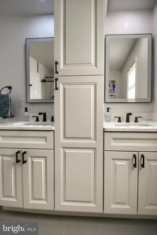 1001 LAKEVIEW TER, Pennsburg, PA 18073