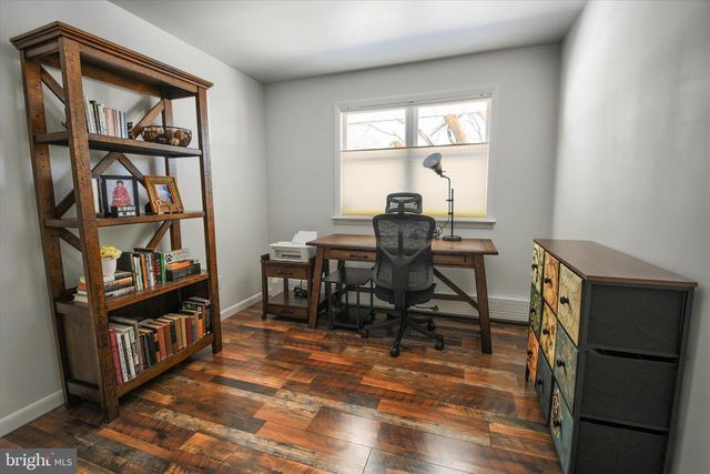 1001 LAKEVIEW TER, Pennsburg, PA 18073