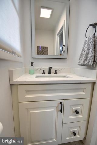 1001 LAKEVIEW TER, Pennsburg, PA 18073