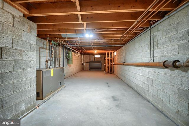 1001 LAKEVIEW TER, Pennsburg, PA 18073