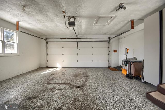 1001 LAKEVIEW TER, Pennsburg, PA 18073