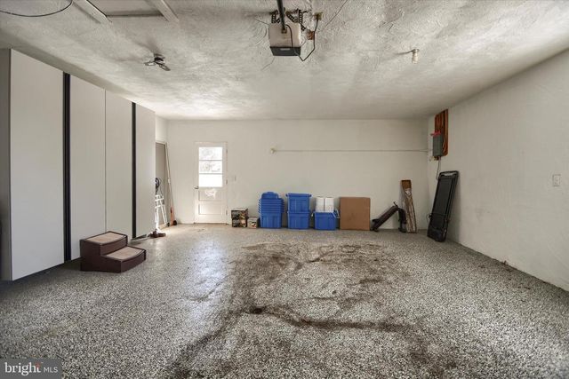 1001 LAKEVIEW TER, Pennsburg, PA 18073