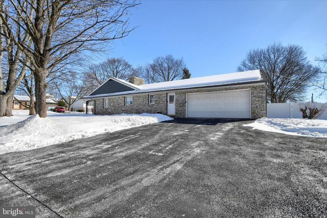 1001 LAKEVIEW TER, Pennsburg, PA 18073