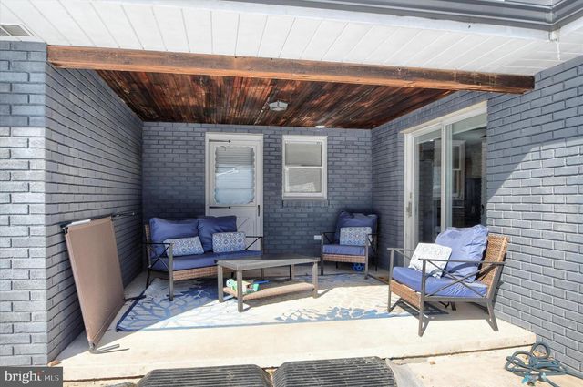 1001 LAKEVIEW TER, Pennsburg, PA 18073