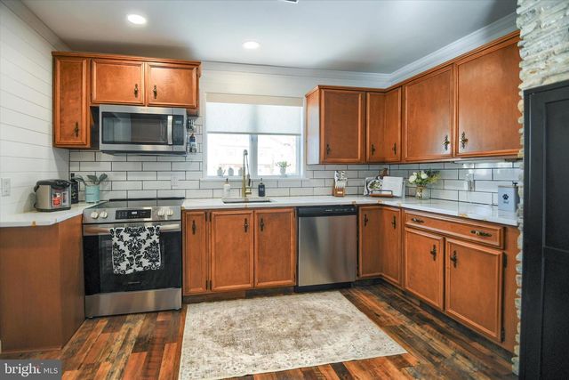 1001 LAKEVIEW TER, Pennsburg, PA 18073