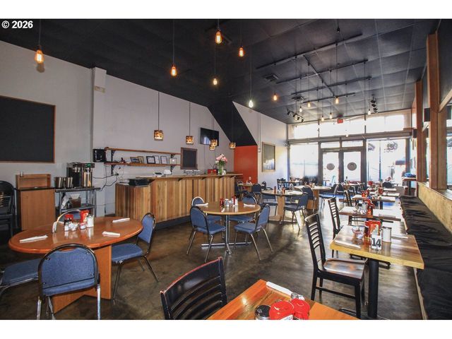 2014 MAIN St, Forest Grove, OR 97116
