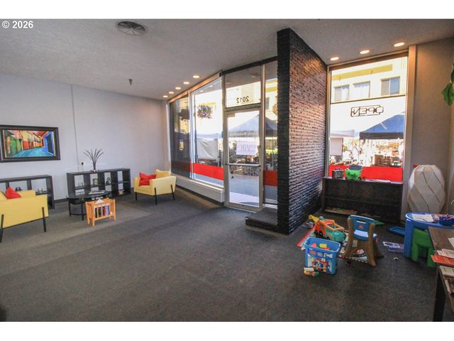 2014 MAIN St, Forest Grove, OR 97116