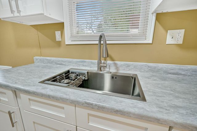 2166 Lexington Avenue, Columbus, OH 43211