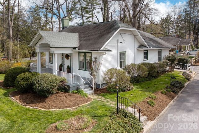 1126 4th Avenue W, Hendersonville, NC 28739