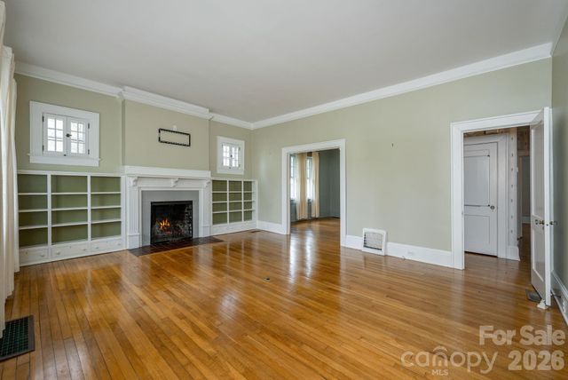 1126 4th Avenue W, Hendersonville, NC 28739