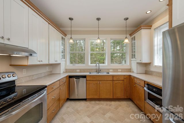 1126 4th Avenue W, Hendersonville, NC 28739