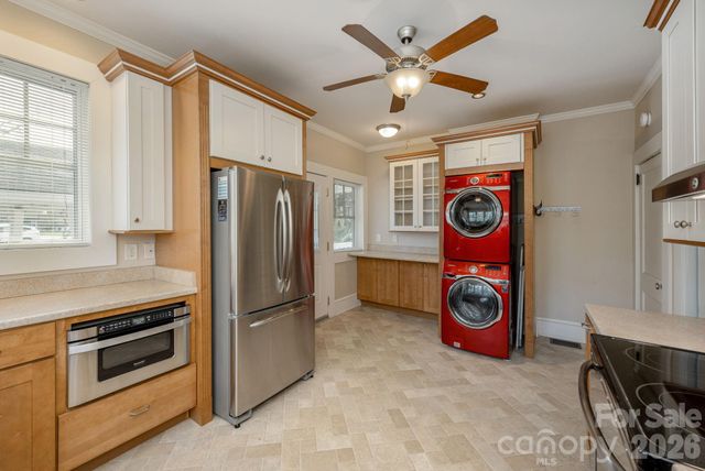 1126 4th Avenue W, Hendersonville, NC 28739