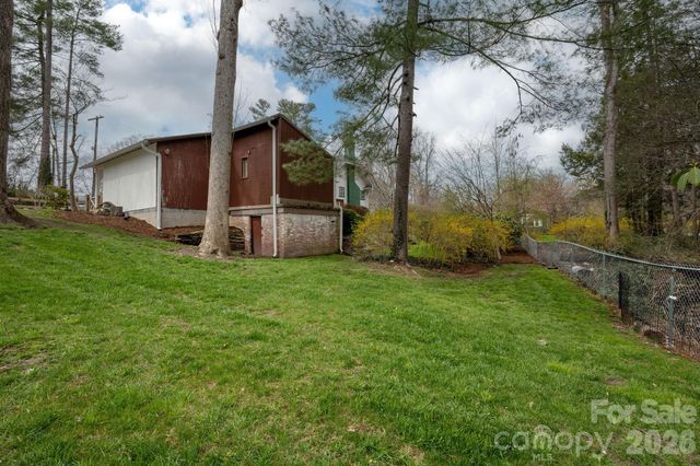 1126 4th Avenue W, Hendersonville, NC 28739