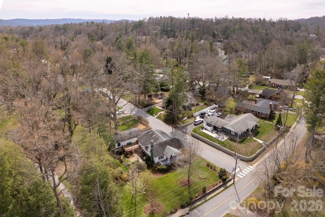 1126 4th Avenue W, Hendersonville, NC 28739