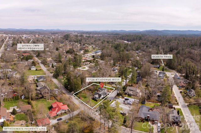 1126 4th Avenue W, Hendersonville, NC 28739