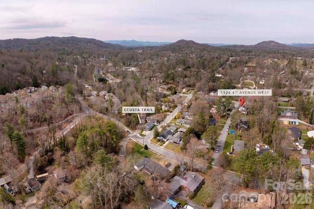 1126 4th Avenue W, Hendersonville, NC 28739