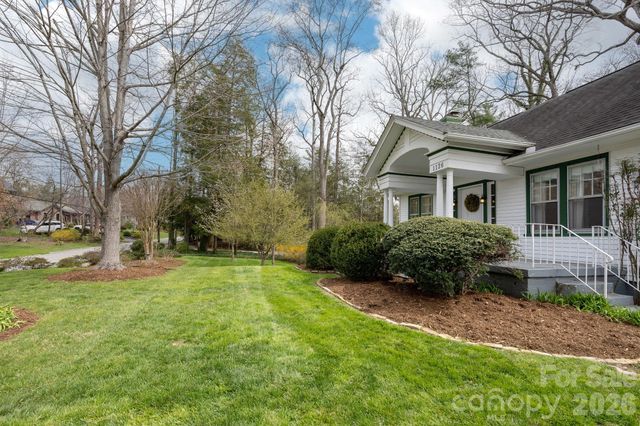 1126 4th Avenue W, Hendersonville, NC 28739