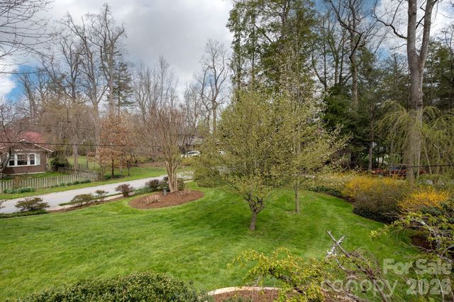 1126 4th Avenue W, Hendersonville, NC 28739