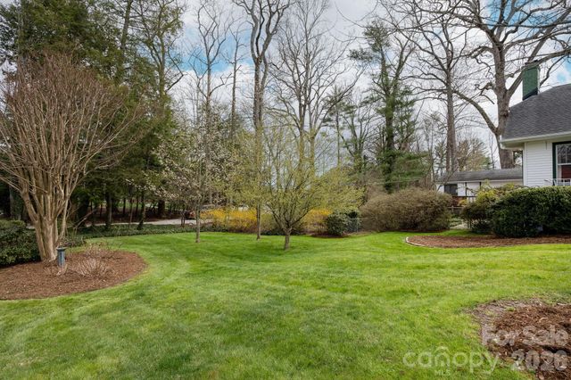 1126 4th Avenue W, Hendersonville, NC 28739