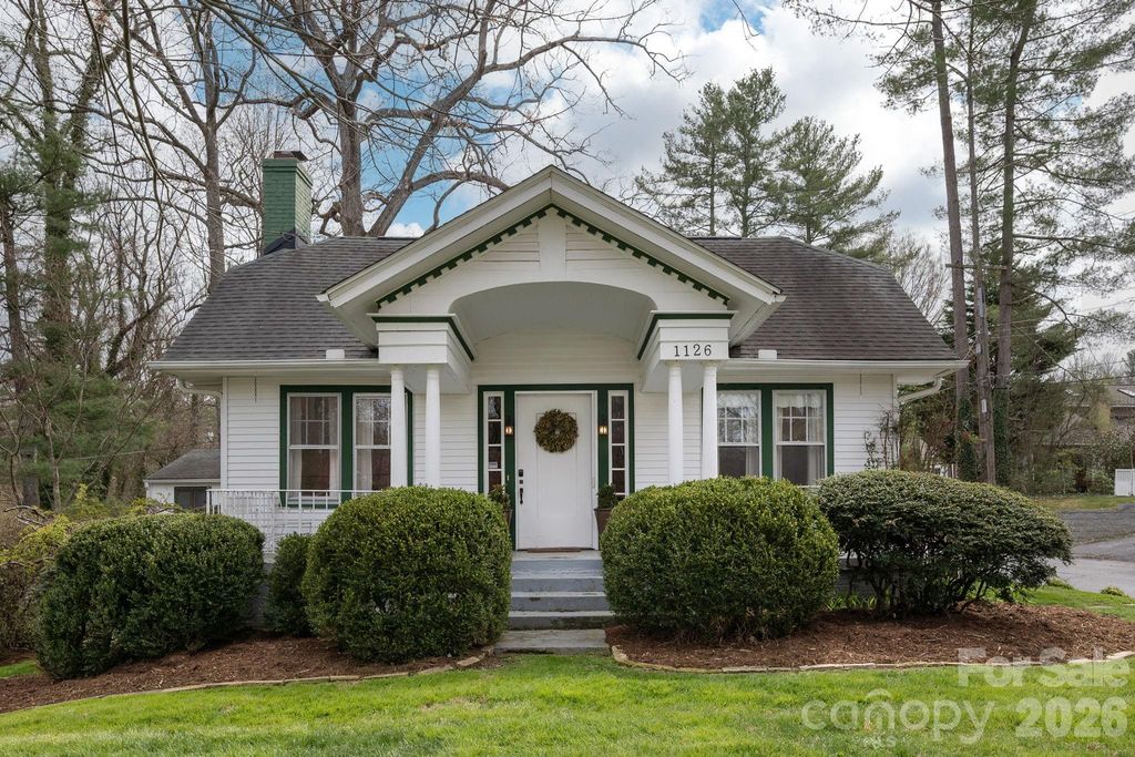 1126 4th Avenue W, Hendersonville, NC 28739