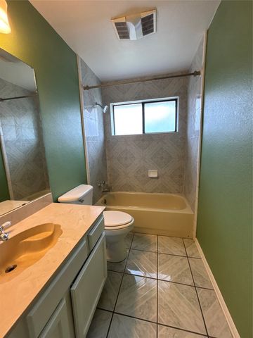 2209 Rockbluff Drive, Rowlett, TX 75088
