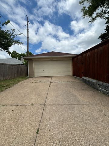2209 Rockbluff Drive, Rowlett, TX 75088