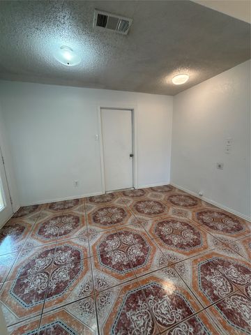 2209 Rockbluff Drive, Rowlett, TX 75088