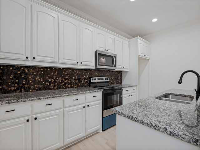214 Lewis Street, Waxahachie, TX 75165