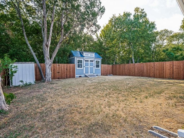 214 Lewis Street, Waxahachie, TX 75165