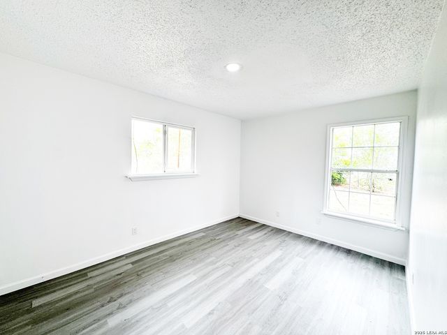 501 CORLEY DR, Devine, TX 78016