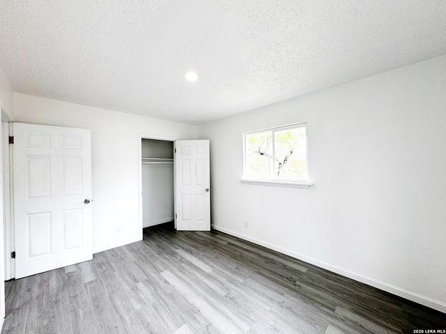 501 CORLEY DR, Devine, TX 78016