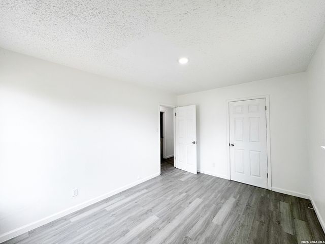 501 CORLEY DR, Devine, TX 78016