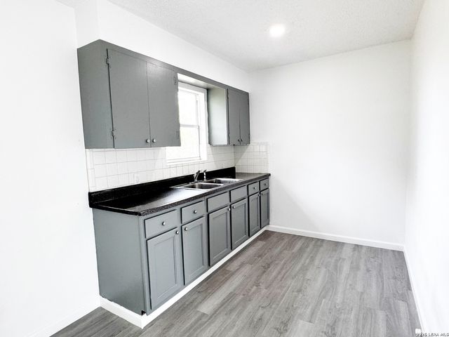 501 CORLEY DR, Devine, TX 78016