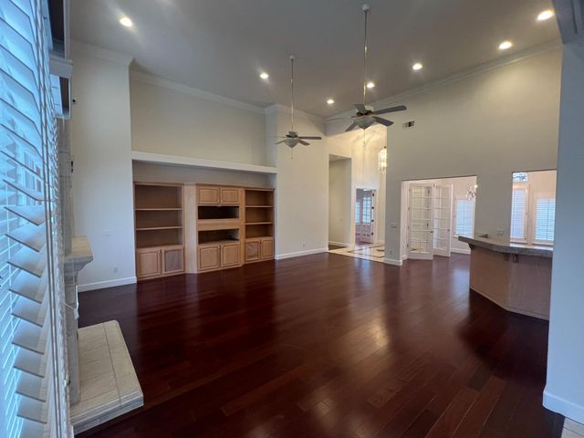 2563 W Fir Avenue, Fresno, CA 93711