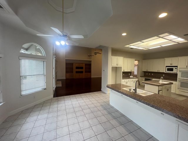 2563 W Fir Avenue, Fresno, CA 93711