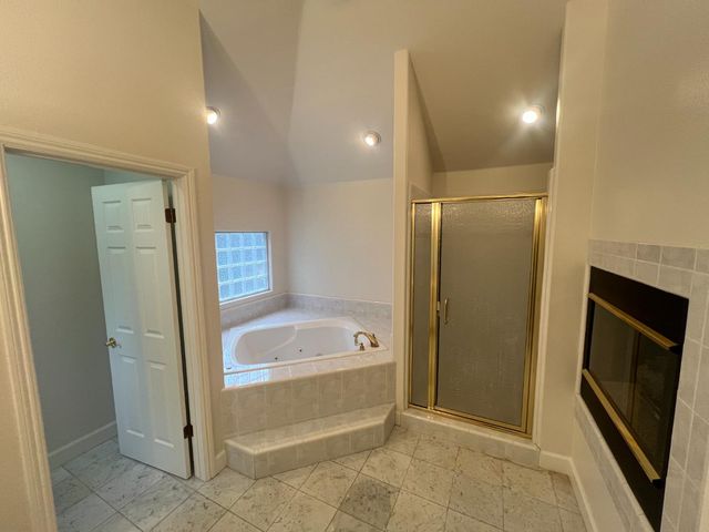 2563 W Fir Avenue, Fresno, CA 93711