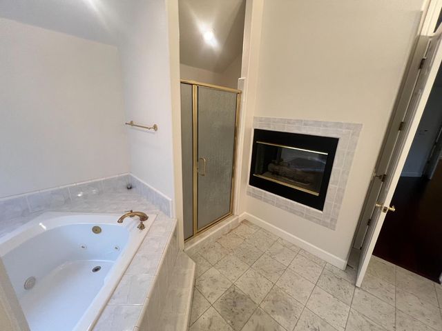 2563 W Fir Avenue, Fresno, CA 93711