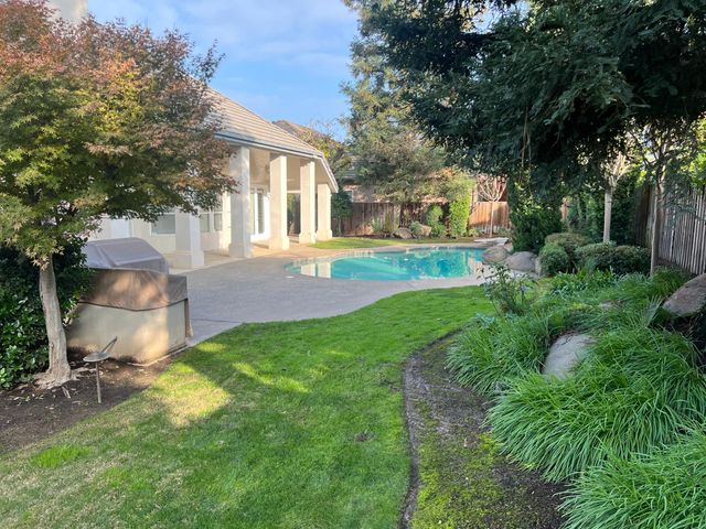 2563 W Fir Avenue, Fresno, CA 93711