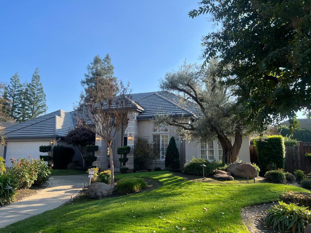 2563 W Fir Avenue, Fresno, CA 93711