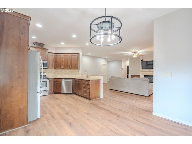 2156 Sw 14TH Dr, Gresham, OR 97080