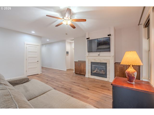 2156 Sw 14TH Dr, Gresham, OR 97080